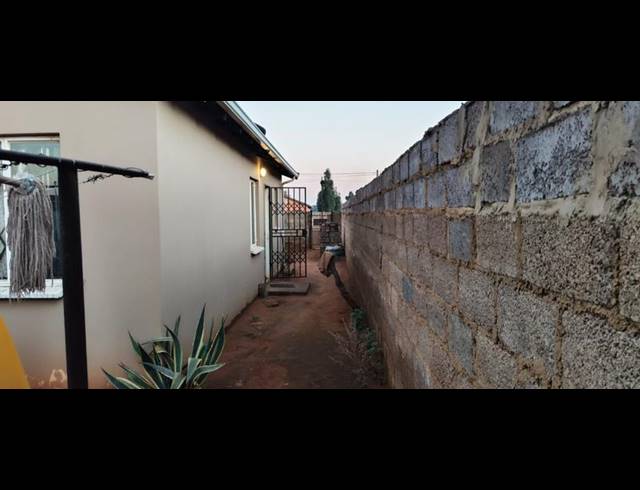 3 BEDROOM HOUSE FOR SALE IN PROTEA GLEN EXT